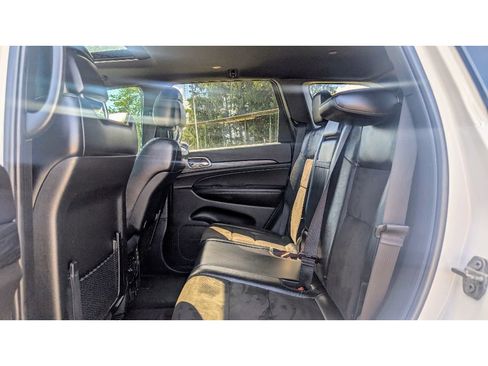 Used 2019 Jeep Grand Cherokee Altitude image 18