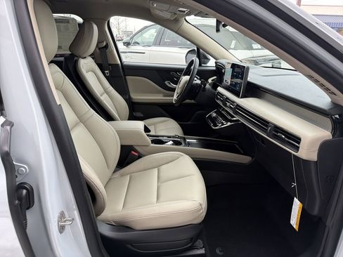 New 2026 Lincoln Corsair Premiere image 6