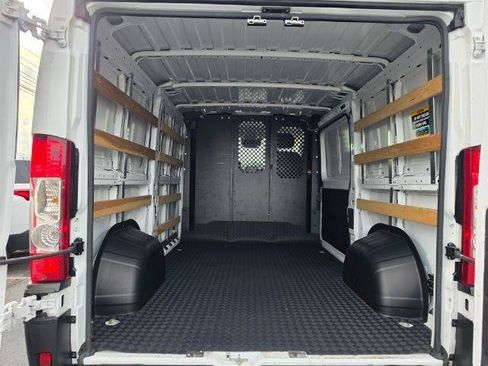 Used 2025 RAM ProMaster 2500 w/ U-Haul Equipment Group FWD image 36