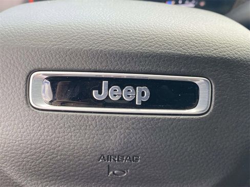 New 2025 Jeep Grand Cherokee Altitude image 25