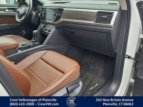 Certified 2023 Volkswagen Atlas SE w/ Black Wheel Package image 43