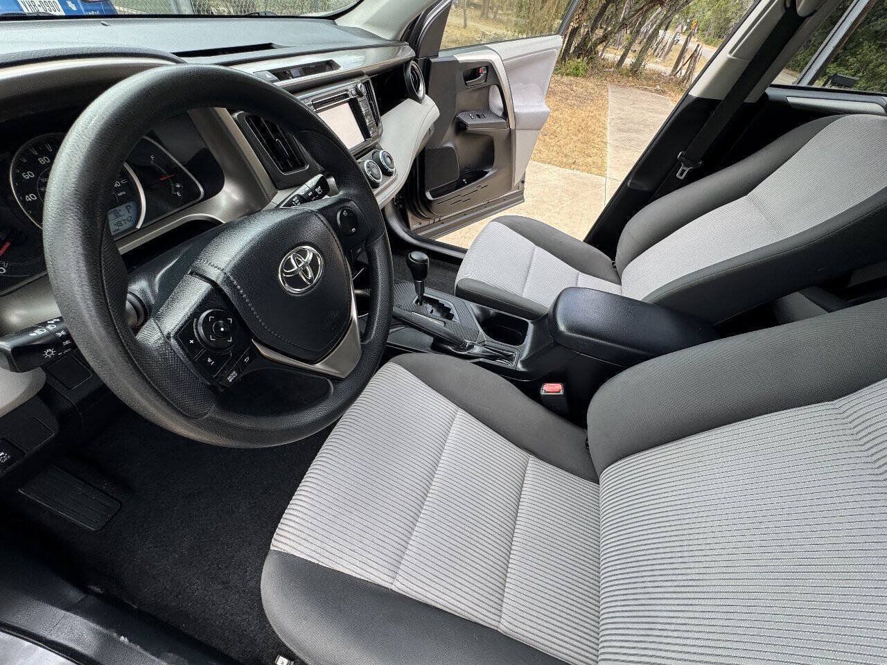 Used 2013 Toyota RAV4 LE FWD image 37