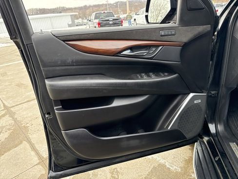Used 2019 Cadillac Escalade ESV Premium Luxury image 27