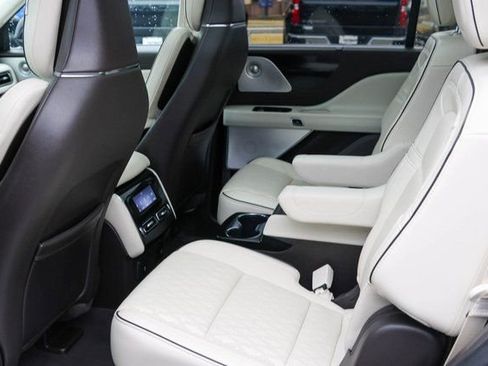 Used 2023 Lincoln Aviator Black Label w/ Class IV Trailer Tow Package AWD/4WD image 16