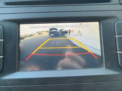 Used 2017 Kia Sedona LX w/ LX Essentials Premium Package FWD image 10