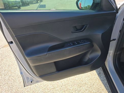 Used 2025 Hyundai Kona SE FWD image 7