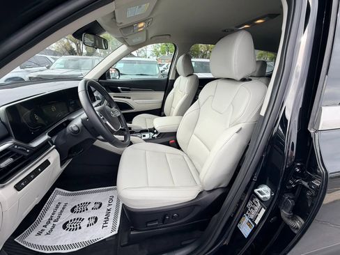 Used 2024 Kia Telluride S image 12