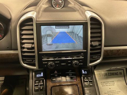 Used 2016 Porsche Cayenne AWD/4WD image 9