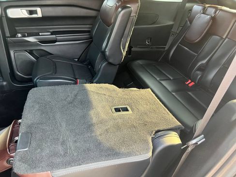 Used 2020 Ford Explorer Platinum w/ Premium Technology Package AWD/4WD image 17