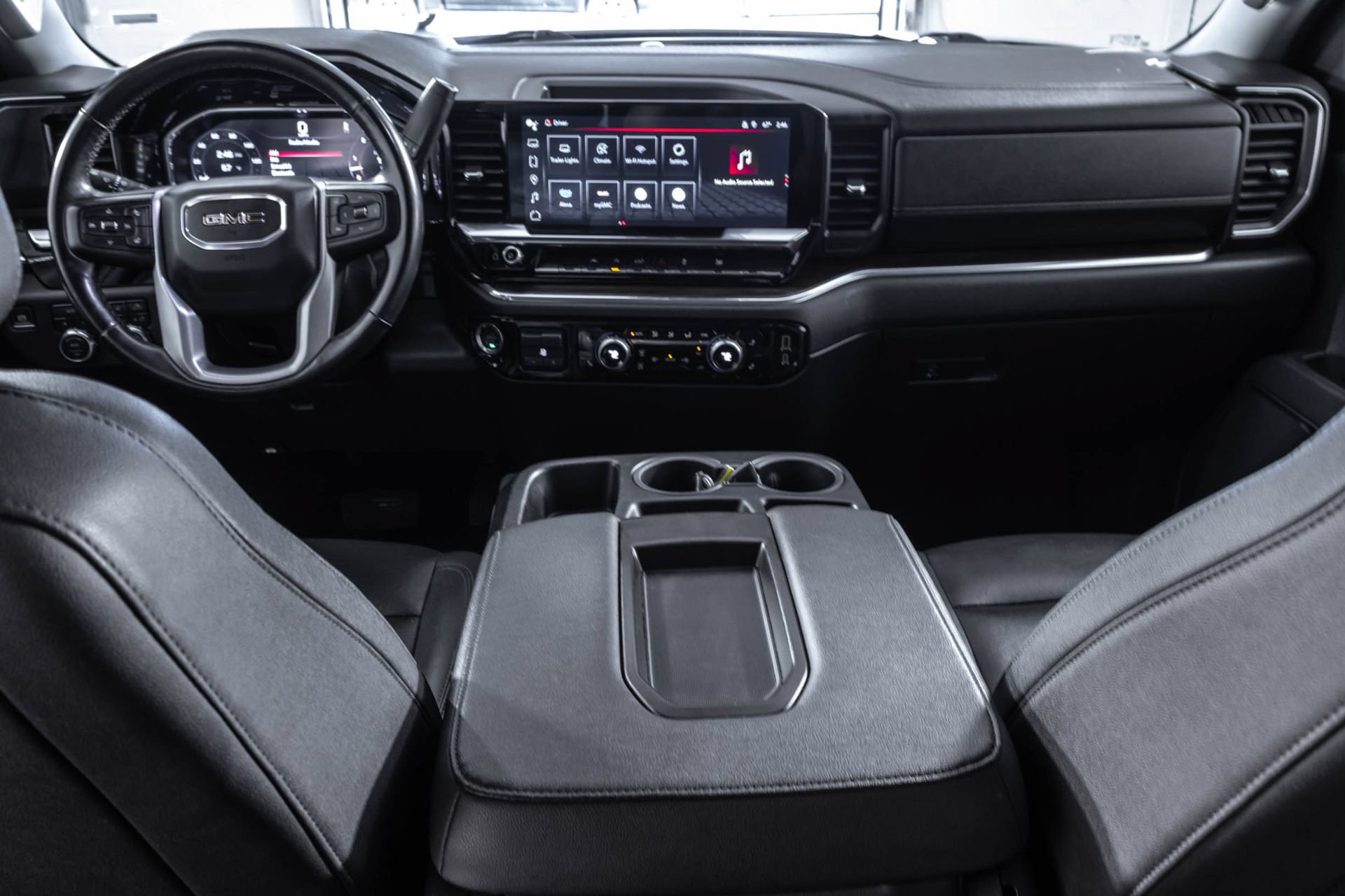 Used 2025 GMC Sierra 1500 SLT AWD/4WD image 23