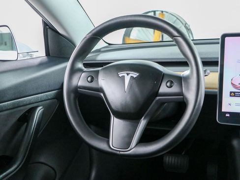 Used 2020 Tesla Model 3 Standard Range Plus RWD image 9
