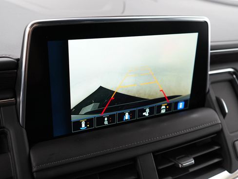 Used 2023 Chevrolet Suburban LT w/ Luxury Package AWD/4WD image 23