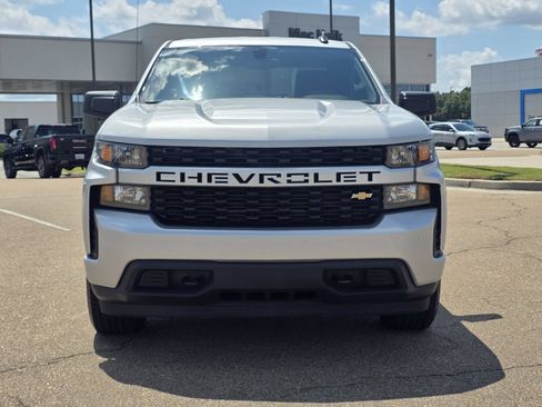 Used 2022 Chevrolet Silverado 1500 Custom RWD image 2