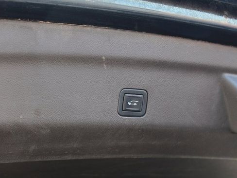 Used 2022 GMC Yukon XL Denali w/ Denali Premium Package image 8