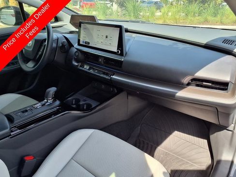 Used 2023 Toyota Prius XLE FWD image 10