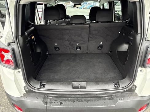 Used 2023 Jeep Renegade Latitude image 12