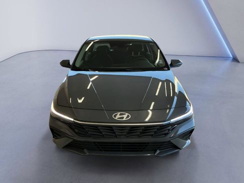 New 2026 Hyundai Elantra SE FWD image 2