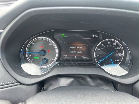 Used 2024 Toyota Venza LE image 14