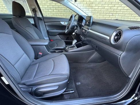 Used 2024 Kia Forte LXS image 9