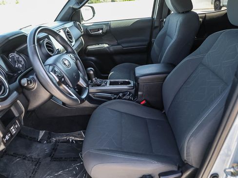 Certified 2019 Toyota Tacoma TRD Sport w/ Technology Package image 17