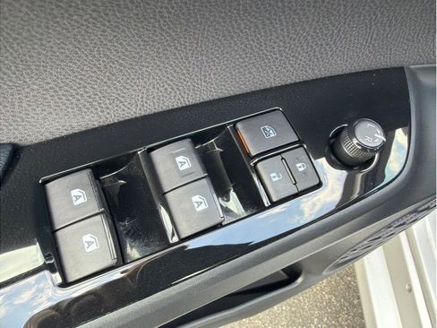 Used 2017 Toyota Prius Four Touring w/ Premium Convenience Package image 9