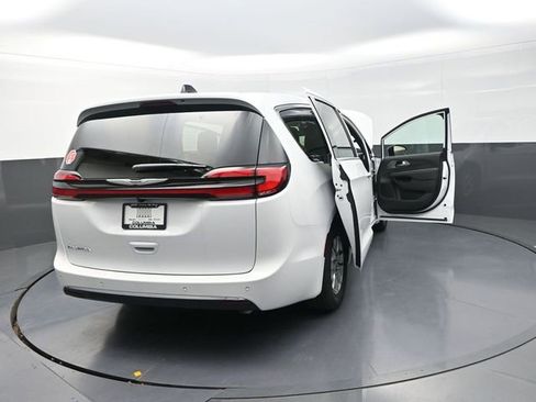 New 2026 Chrysler Pacifica Select image 31