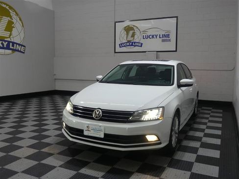 Used 2015 Volkswagen Jetta SE FWD image 4