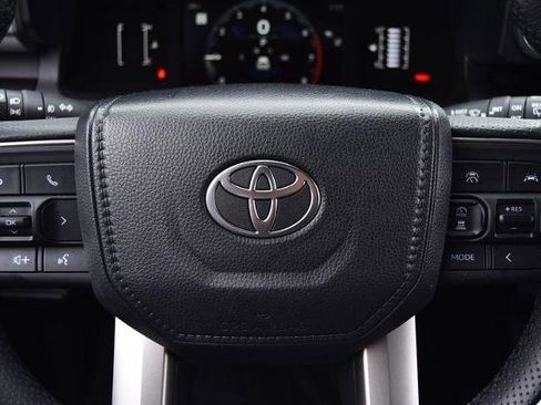 Used 2025 Toyota 4Runner 4WD image 19