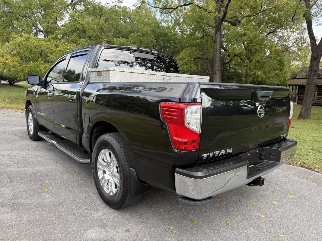Used 2019 Nissan Titan SV RWD image 9