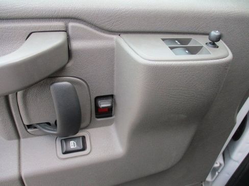 Used 2023 GMC Savana 2500 Extended w/ Driver Convenience Package image 9