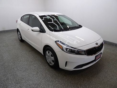Used 2017 Kia Forte LX FWD image 3