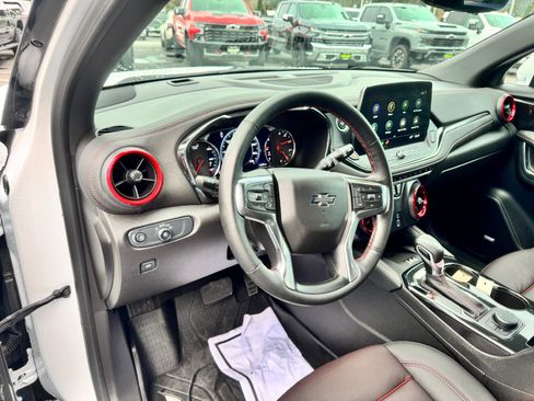 Used 2025 Chevrolet Blazer RS w/ Driver Confidence II Package image 9