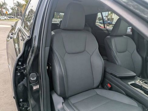 Used 2025 Lexus RZ 450e image 34