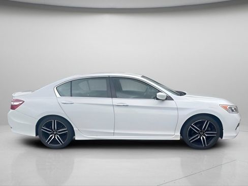 Used 2017 Honda Accord Sport image 6