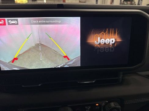 Used 2025 Jeep Wrangler Unlimited Rubicon w/ Technology Group image 17