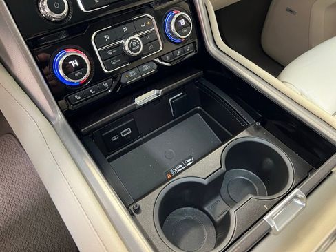 Used 2022 GMC Yukon XL Denali image 24