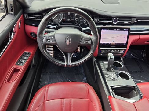 Used 2022 Maserati Quattroporte Modena image 12