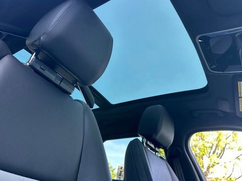 New 2026 Land Rover Range Rover Velar Dynamic SE image 14