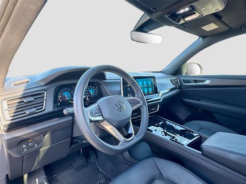 Used 2024 Volkswagen Atlas Cross Sport SEL image 8