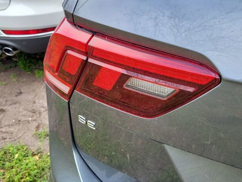 Used 2023 Volkswagen Tiguan SE R-Line image 10