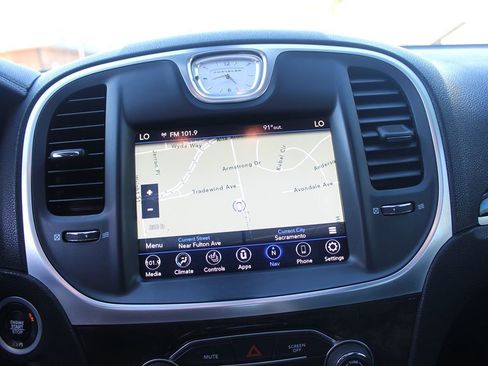 Used 2020 Chrysler 300 Limited image 26