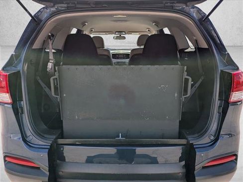 Used 2018 Kia Sorento FWD V6 image 6
