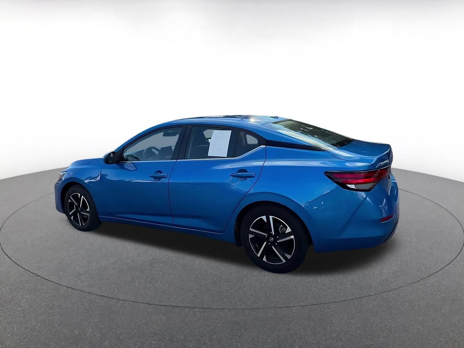 Used 2025 Nissan Sentra SV FWD image 9