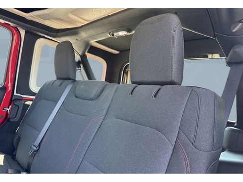 Used 2024 Jeep Wrangler Unlimited Rubicon AWD/4WD image 15