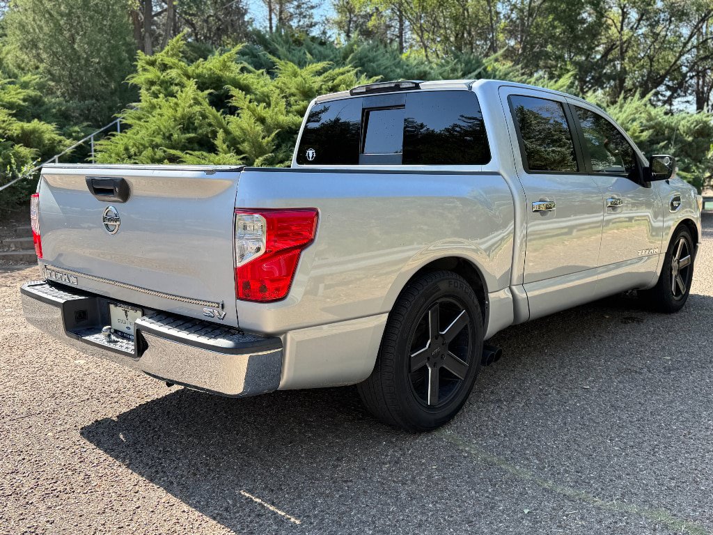 Used 2017 Nissan Titan SV RWD image 5
