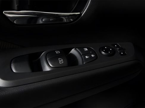 Used 2024 Nissan Kicks SR w/ Exterior Package image 14