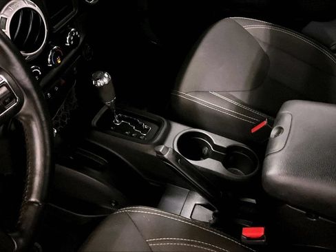 Used 2015 Jeep Wrangler Rubicon AWD/4WD image 17