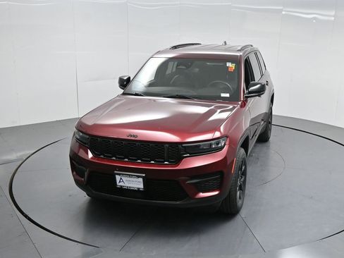 Used 2024 Jeep Grand Cherokee Altitude image 40