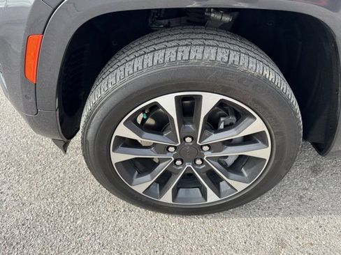 Certified 2024 Jeep Grand Cherokee L Overland w/ Advanced Protech Group III image 10