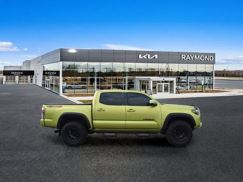 Used 2023 Toyota Tacoma TRD Off-Road w/ TRD Premium Off Road Package AWD/4WD image 2